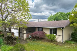 1888 NE Beacon Dr, Grants Pass, OR 97526 - Photo 1