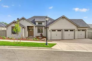 4090 Crystal Springs Dr, Medford, OR 97504 - Photo 1