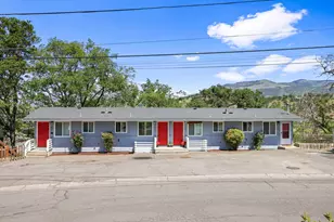 431 Elm St, Phoenix, OR 97535 - Photo 1