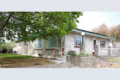 733 SE Turner Street, Madras, OR 97741 - Photo 1