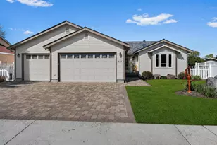 222 SW Meadow Lakes Dr, Prineville, OR 97754 - Photo 1
