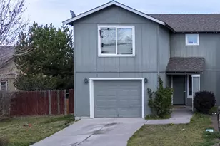 813 SE Kierra Pl, Madras, OR 97741 - Photo 1
