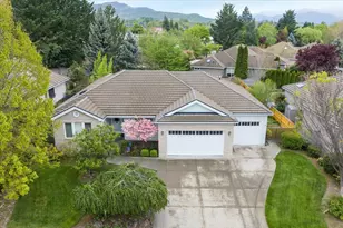 747 Eastridge Dr, Medford, OR 97504 - Photo 1