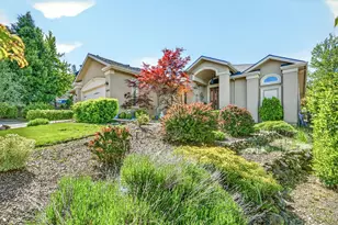 1284 Poppy Ridge Dr, Eagle Point, OR 97524 - Photo 1