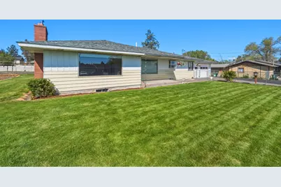 720 SW 1st Street, Madras, OR 97741 - Photo 1