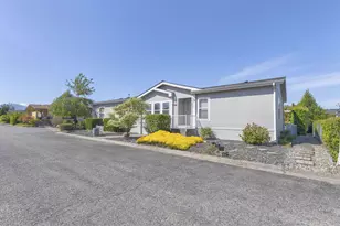 110 Red Oak Ln, Grants Pass, OR 97527 - Photo 1