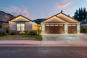 983 Pumpkin Ridge Dr, Eagle Point, OR 97524 - Photo 1