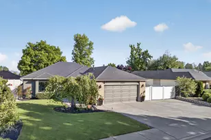 2655 Lawnview Dr, Medford, OR 97504 - Photo 1