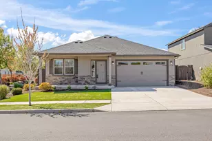 2510 NW Hemlock Wy, Redmond, OR 97756 - Photo 1