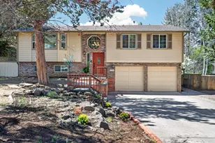 1213 SE Teakwood Dr, Bend, OR 97702 - Photo 1