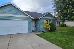 578 NE Marigold St, Madras, OR 97741 - Photo 1