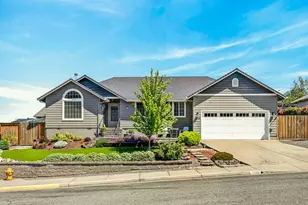 1380 Forestview Dr, Grants Pass, OR 97527 - Photo 1