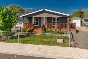 472 SE 7th St, Madras, OR 97741 - Photo 1