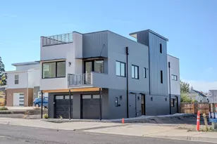 312 E Rapp Rd, Talent, OR 97540 - Photo 1