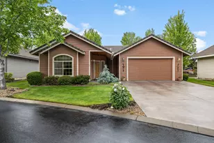 1945 NW 18th St, Redmond, OR 97756 - Photo 1