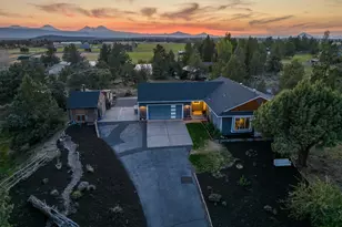 64911 Glacier View Dr, Bend, OR 97703 - Photo 1