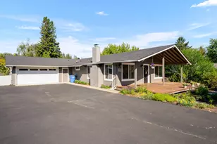 2094 Montgomery Ln, Grants Pass, OR 97527 - Photo 1