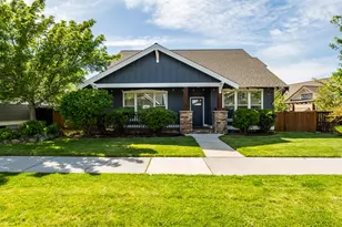 889 Northwest 13th St, Redmond, OR 97756 - Photo 1
