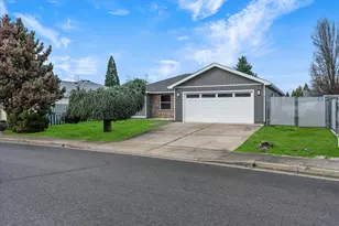 959 Westrop Dr, Central Point, OR 97502 - Photo 1