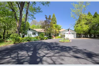 258 Walker Road, Grants Pass, OR 97527 - Photo 1