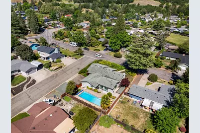 440 NE Royal Drive, Grants Pass, OR 97526 - Photo 33