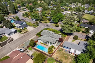 440 NE Royal Dr, Grants Pass, OR 97526 - Photo 33