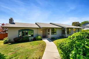 440 NE Royal Dr, Grants Pass, OR 97526 - Photo 1