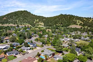 440 NE Royal Dr, Grants Pass, OR 97526 - Photo 37
