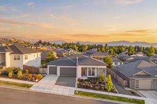 3274 Sky Wy, Medford, OR 97504 - Photo 1