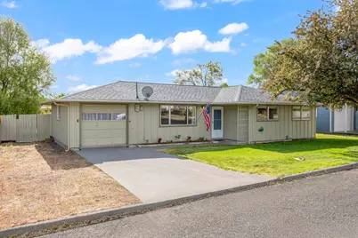 563 SW 2nd Street, Madras, OR 97741 - Photo 1