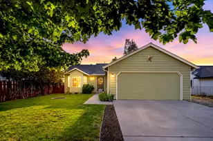 2067 SW 30th St, Redmond, OR 97756 - Photo 1