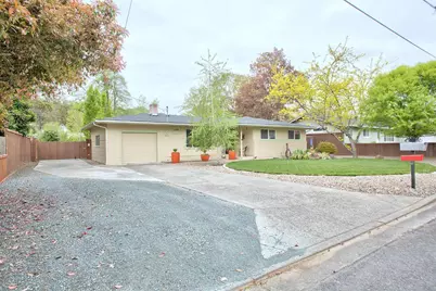 1332 NW Gilbert Way, Grants Pass, OR 97526 - Photo 1