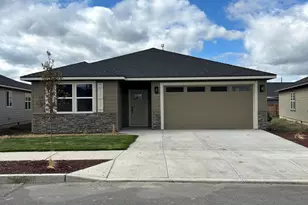 3200 NW Dogwood Ave, Redmond, OR 97756 - Photo 1