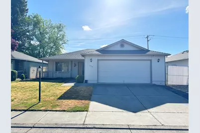324 Sandi Way, Eagle Point, OR 97524 - Photo 1