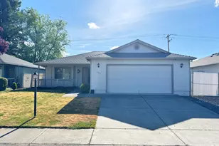 324 Sandi Way, Eagle Point, OR 97524 - Photo 1