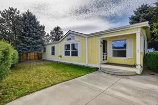 826 NE Shoshone Dr, Redmond, OR 97756 - Photo 1