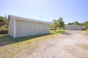 1225 SE Grandview Ave, Grants Pass, OR 97527 - Photo 1