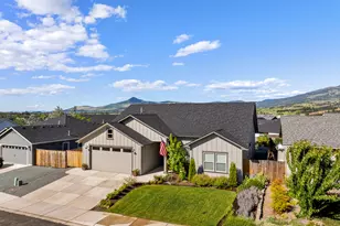 1004 Arana Dr, Phoenix, OR 97535 - Photo 1