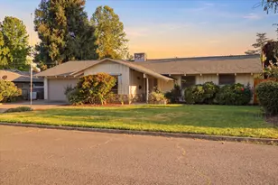 316 Stanley Ave, Medford, OR 97504 - Photo 1