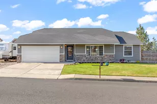 727 SE Cross Ln, Madras, OR 97741 - Photo 1