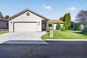 2273 NE Wintergreen Dr, Bend, OR 97701 - Photo 1