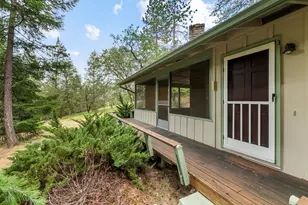 200 Clydesdale Dr, Grants Pass, OR 97526 - Photo 1