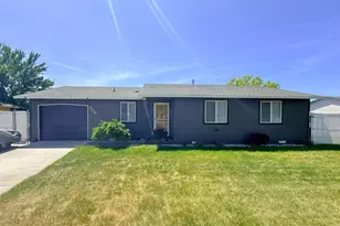 350 NE Mariposa Ave, Prineville, OR 97754 - Photo 1