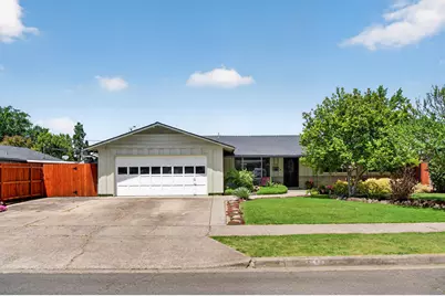 560 Souvenir Street, Medford, OR 97501 - Photo 1