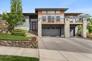 4461 Vista Pointe Dr, Medford, OR 97504 - Photo 1
