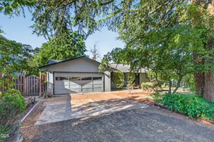 1996 Woodlawn Dr, Medford, OR 97504 - Photo 1