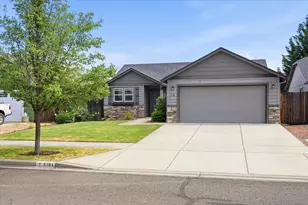 518 Woodlark Dr, Medford, OR 97501 - Photo 1