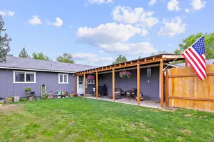 276 NE 10th St, Madras, OR 97741 - Photo 1