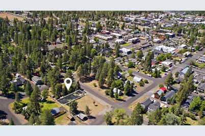 243 E Jefferson Avenue, Sisters, OR 97759 - Photo 1