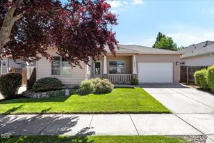 821 Isherwood Dr, Central Point, OR 97502 - Photo 1